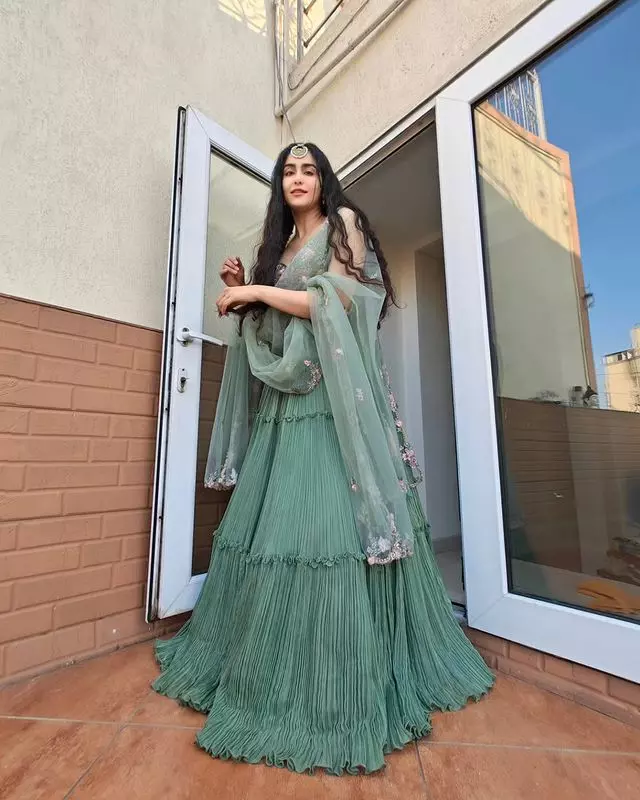 Adah Fulfills Her Glamour Duties!