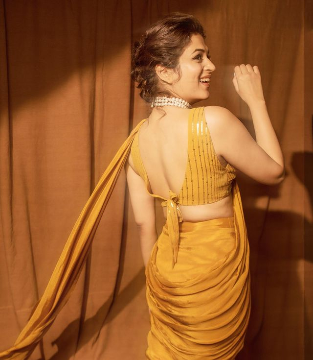 Shraddha Das Stunning Snaps in Orange Saree Shraddha Das Stunning Snaps in Orange Saree