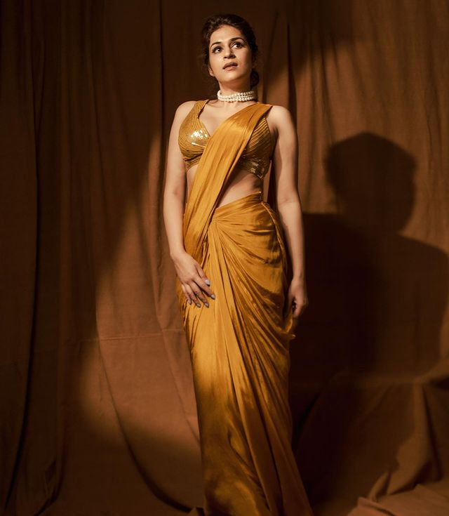 Shraddha Das Stunning Snaps in Orange Saree Shraddha Das Stunning Snaps in Orange Saree