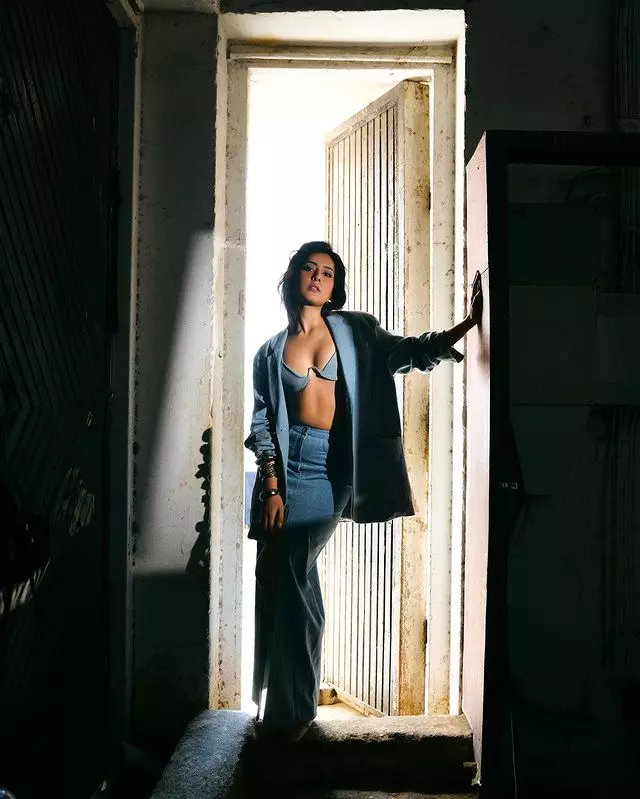 Raashi Khanna Channels Regal Vibes in Black and White Raashi Khanna Channels Regal Vibes in Black and White