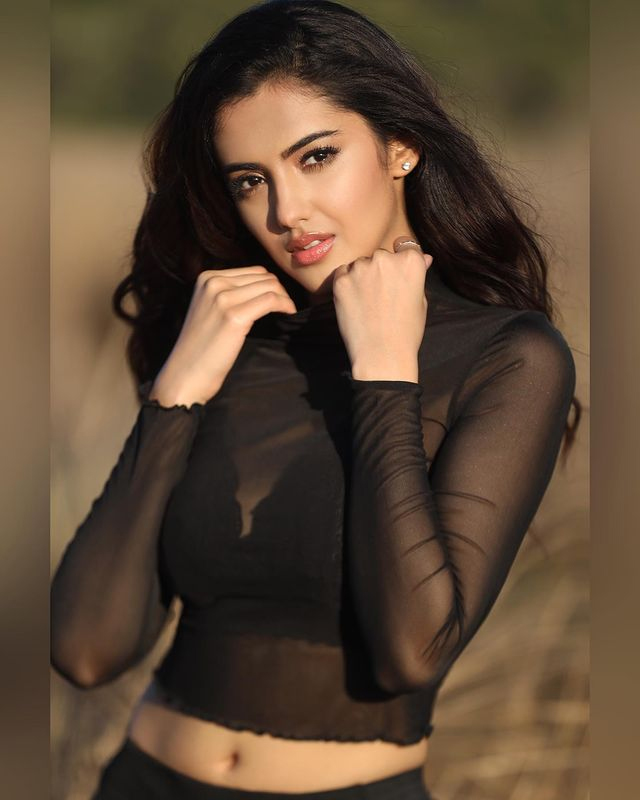 Charm of Malavika Sharma Make Heads Turn Charm of Malavika Sharma Make Heads Turn