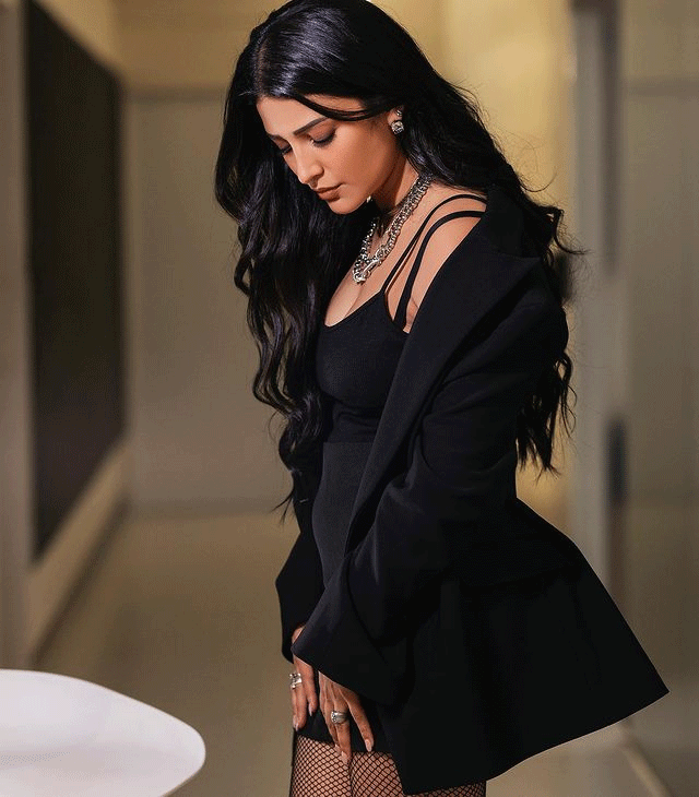 Slay! Shrutis Saree Serve is Fire!