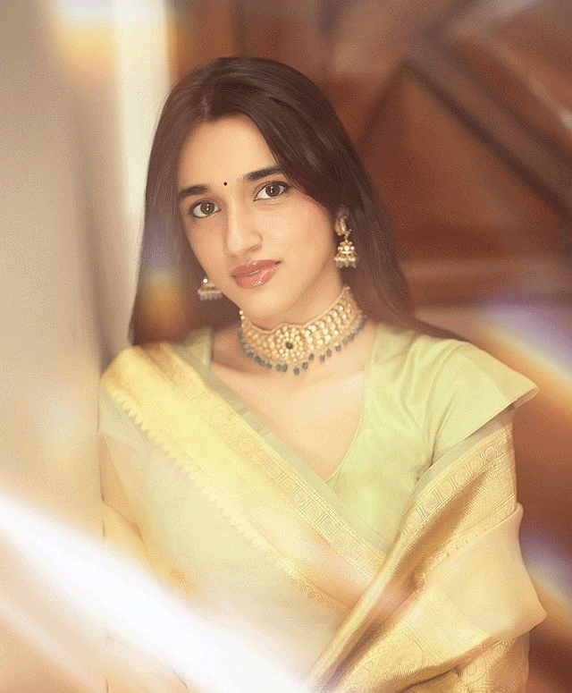 Nuvekshas White Hot Look is Giving Us All the Heart Eyes!