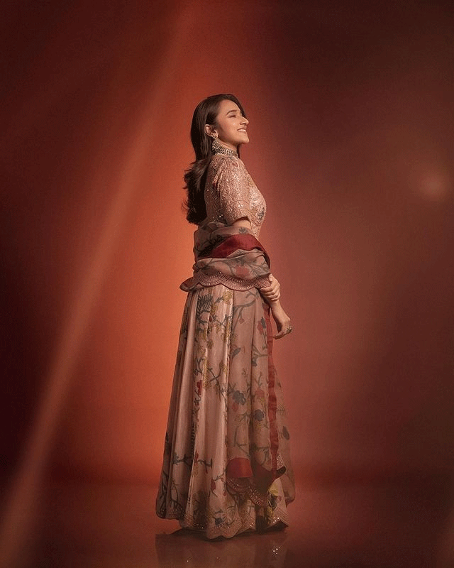 Nuvekshas White Hot Look is Giving Us All the Heart Eyes!