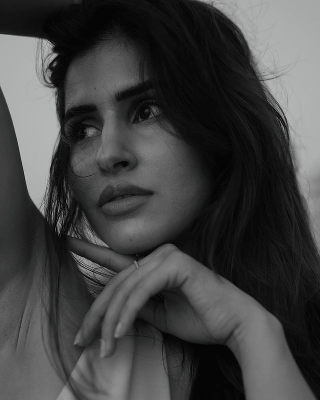 Sakshi Malik Stuns in Shimmering Saree Sakshi Malik Stuns in Shimmering Saree