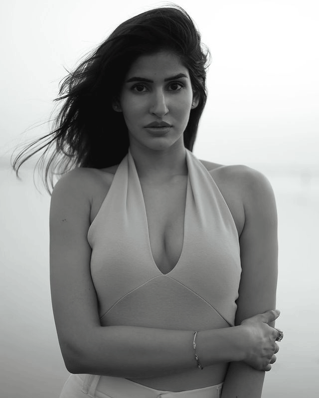 Sakshi Malik Stuns in Shimmering Saree Sakshi Malik Stuns in Shimmering Saree