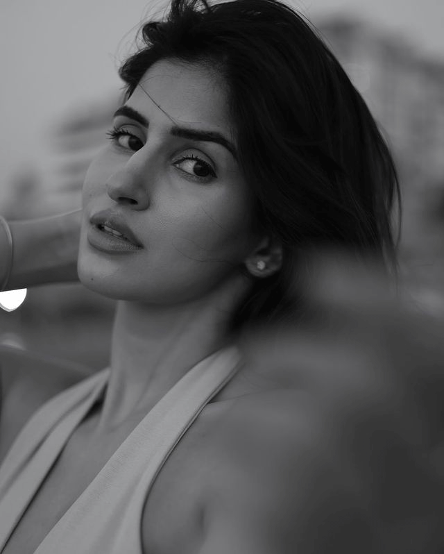 Sakshi Malik Stuns in Shimmering Saree Sakshi Malik Stuns in Shimmering Saree