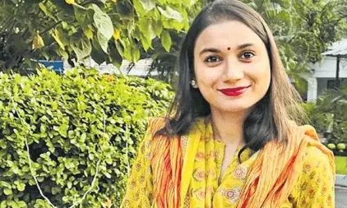 సార్వత్రిక ఎన్నికల్లో పాతికేళ్ల శాంభవి చౌదరి స్పెషలేంటి? సార్వత్రిక ఎన్నికల్లో పాతికేళ్ల శాంభవి చౌదరి స్పెషలేంటి?