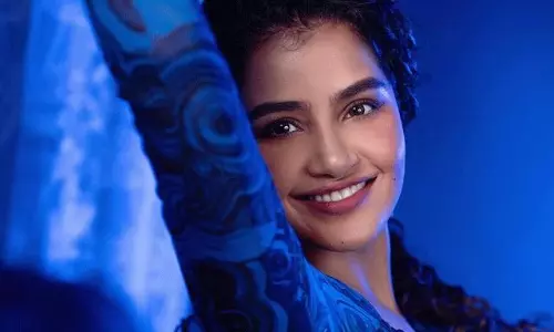 పిక్ టాక్ : విజయంతో అందాల చిరు మందహాసం