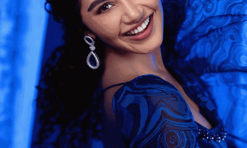 Curly Hair Queen: Anupamas Blue Saree Look is Vibe Curly Hair Queen: Anupamas Blue Saree Look is Vibe