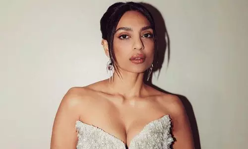 వైట్ అండ్ వైట్ లో టాలీవుడ్  హాట్ బ్యూటీ!