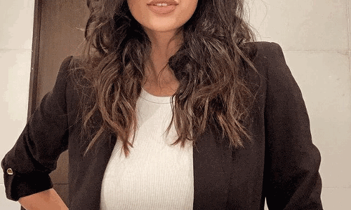 Meenakshi Chaudharys Chic Outfit