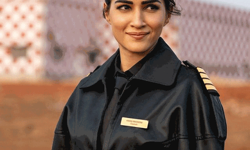 Kriti Sanons Stunning Photos from Crew Movie!