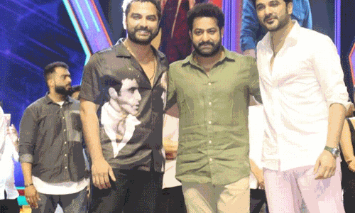 Tillu Square Success Meet: Stars Shine in Stylish Outfits!