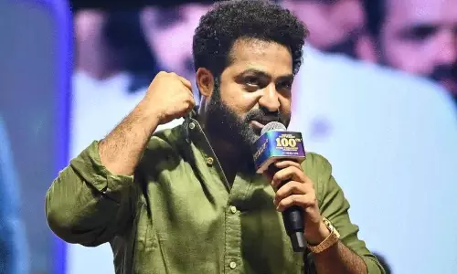 త్రివిక్రమ్ ముందే యంగ్ టైగ‌ర్ పంచ్‌లు?