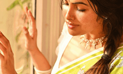 Divi Vadthya Shines in Stunning Green Saree for Ugadi Celebration