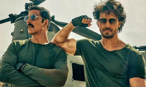 బుకింగ్స్ దెబ్బకు.. బడా సినిమా వాయిదా!