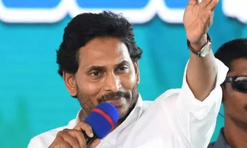 చంద్రబాబే మెచ్చుకున్నారు...జగన్ మార్క్ సెన్సేషన్ !