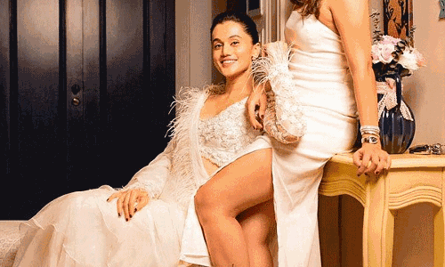 Taapsee and her sisters Shaguns Fun-filled Photos!