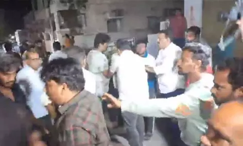 కొట్టుకున్న వైసీపీ - టీడీపీ కార్యకర్తలు...  కారణం ఇదే!