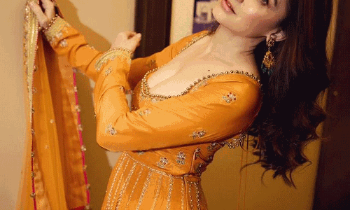 Sanjeeda Shaikh Shines in Vibrant Outfit for Heeramandi Promotions
