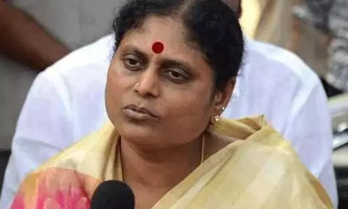 కీలకమైన ఎన్నికల వేళ విజయమ్మ సంచలన నిర్ణయం ?