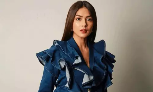 ఫ్యామిలీ స్టార్‌ తో సంబంధం లేకుండా మృణాల్‌...!