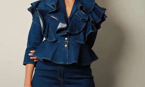 Mrunal Thakurs Cute Photos: Frills and Fun!