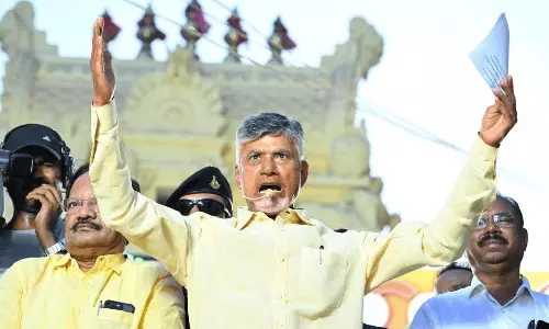 అమరావతి కార్డు తీసిన చంద్రబాబు ! అమరావతి కార్డు తీసిన చంద్రబాబు !