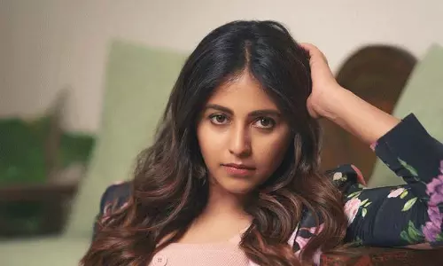 అంజలి స్టన్నింగ్ లుక్.. డ్రెస్సుకే అంధమిచ్చేసింది!