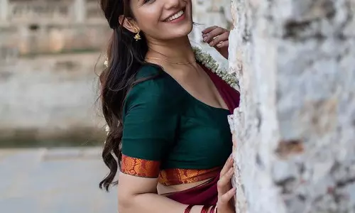 Ruhani Sharma as Pakka Telugu Ammayi