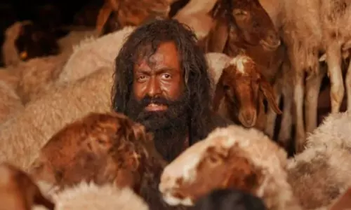 మేక‌తో అసౌకర్య స‌న్నివేశంలో స్టార్ హీరో?