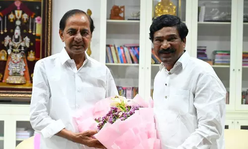 రాజయ్యకు బాధ్యతలు.. అనర్హత వార్నింగ్ తో కేసీఆర్ మైండ్ గేమ్ షురూ!