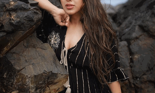 Deviyani Mesmerises in Black Gold Maxi