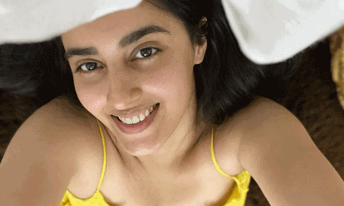 Simraat Kaurs Insta Glamour