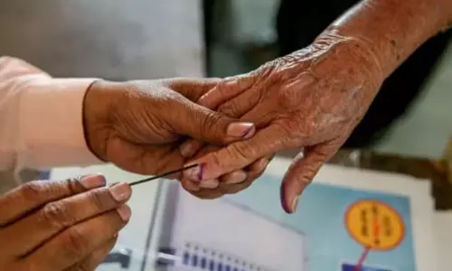 రెండు జాతీయ సర్వేలు...మరీ ఇంత తేడానా ..?