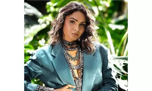 ఫియ‌ర్‌లెస్ ఆండ్రియా కిల్లింగ్ ఫోజ్