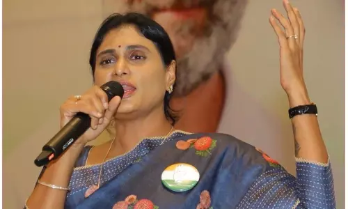 ష‌ర్మిల బోరు కొట్టిస్తున్నారా?  స‌భ‌లు ప‌ల‌చ‌బ‌డుతున్నాయ్‌!!