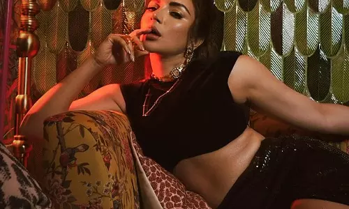 Shama Sikanders Stunning Snaps in Black