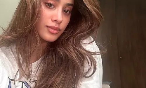 Janhvi Kapoors Glamorous Moments