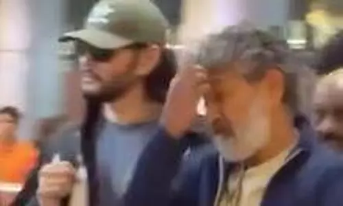 మహేష్ - జక్కన్న వచ్చేశారు.. లుక్కు మాత్రం కేక!