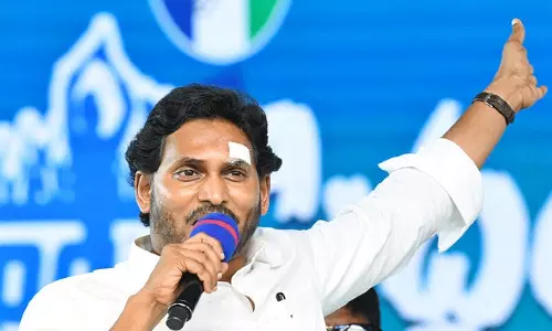 పవన్ కి  వంగా  గీత కి తేడా చెప్పిన జగన్ !