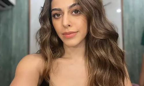 Alaya F Heats Up With Pretty Pictures and Selfies