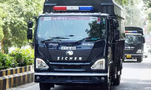 జైలు వ్యానులోనే అంత పని చేశారా?