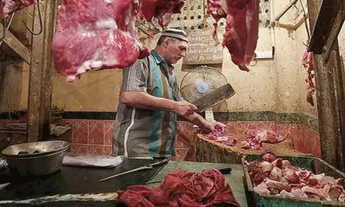 మంటలు రేపుతున్న మటన్