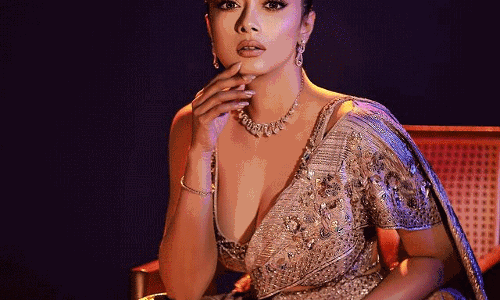 Tinas Sequined Silver Siren Look