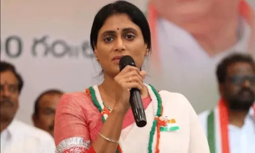 ఏపీలో ట్రయాంగిల్ లవ్ స్టోరీ నడుస్తోంది... ఆ ముగ్గురిపై షర్మిళ సెటైర్లు!