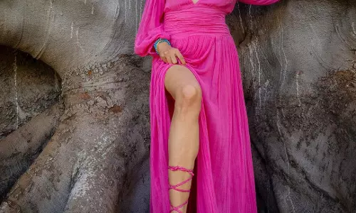 Beautiful Pooja Batra Dons Pink Beautiful Pooja Batra Dons Pink
