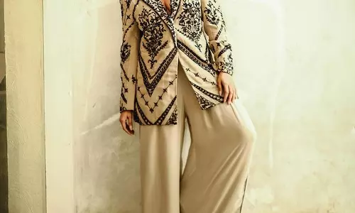 Tina Dattas New Look in Short Hair and Stylish Outfit!