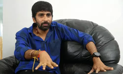 క్రాక్ డైరెక్టర్.. బాలీవుడ్ హీరోతో ఎంతవరకు వచ్చింది?